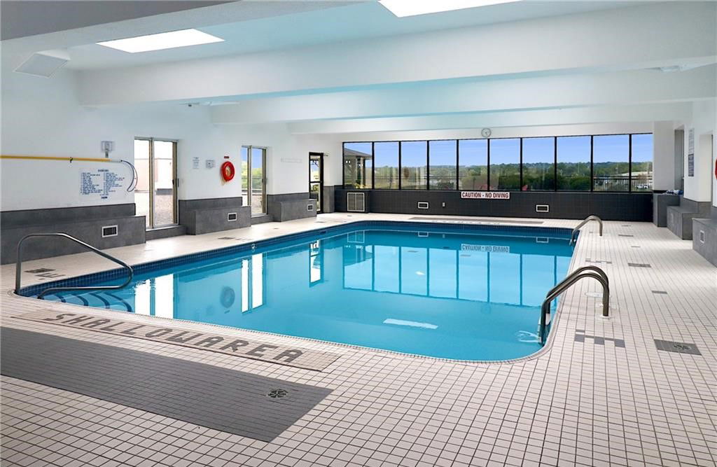 Pool — Mill Run Condominiums, St. Catharines, Toronto