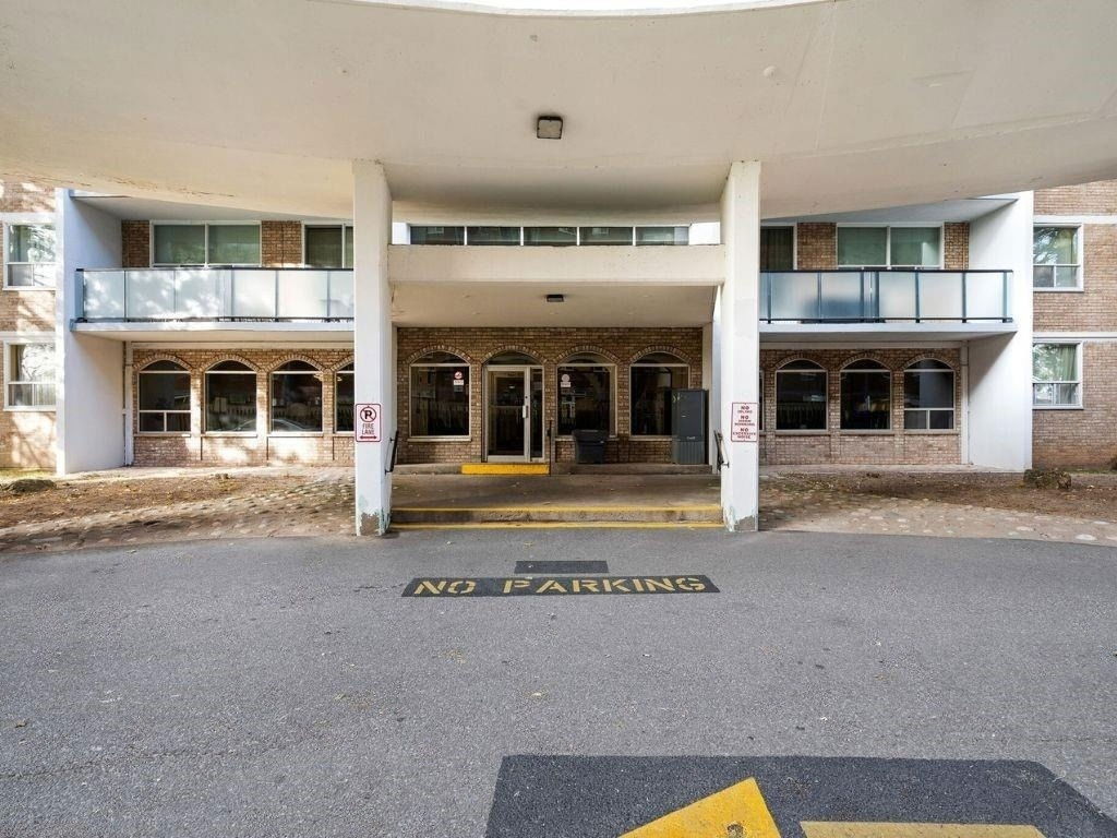 Entrance — Geneva On The Park Condominiums, St. Catharines, Toronto