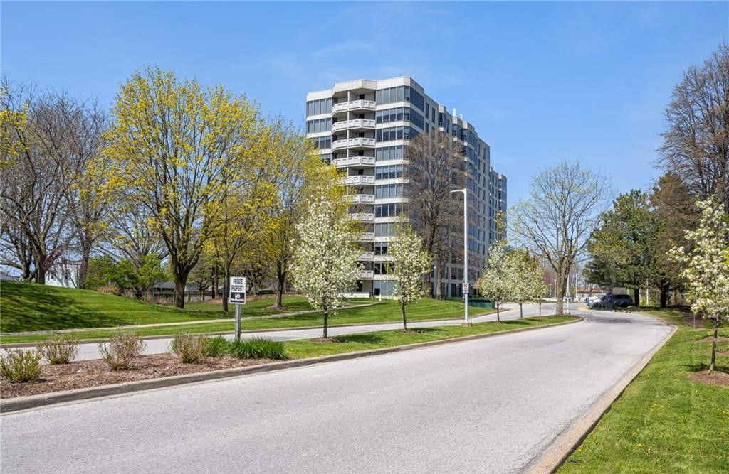 Meadowvale Green Condominium, St. Catharines, Toronto