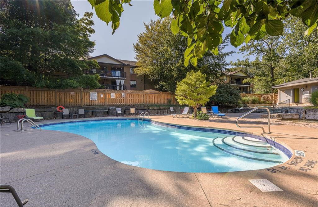 Pool — Meadowvale Green Condominium, St. Catharines, Toronto