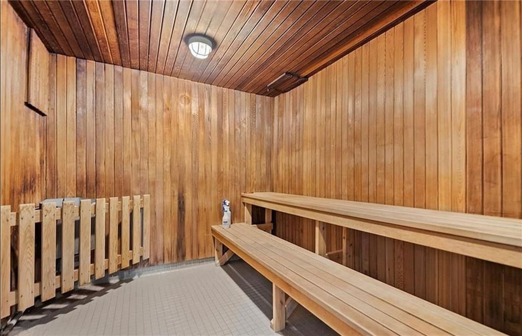 Sauna — 35 Towering Heights Boulevard, St. Catharines, Toronto