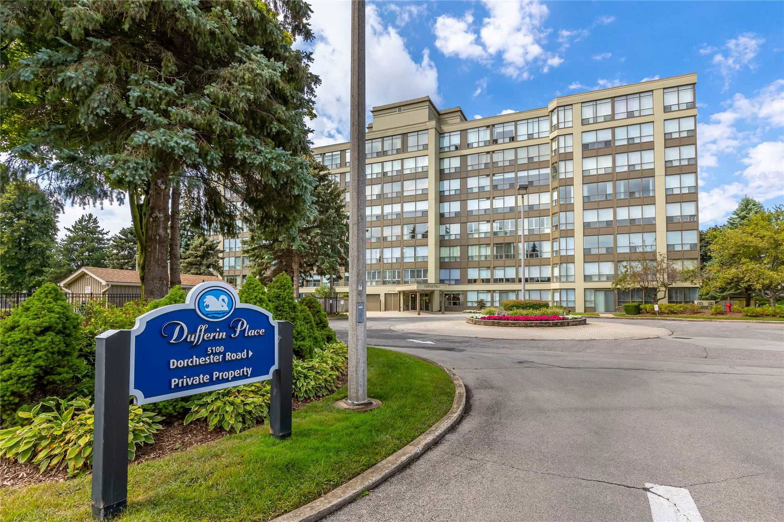 Dufferin Place, Niagara Falls, Toronto