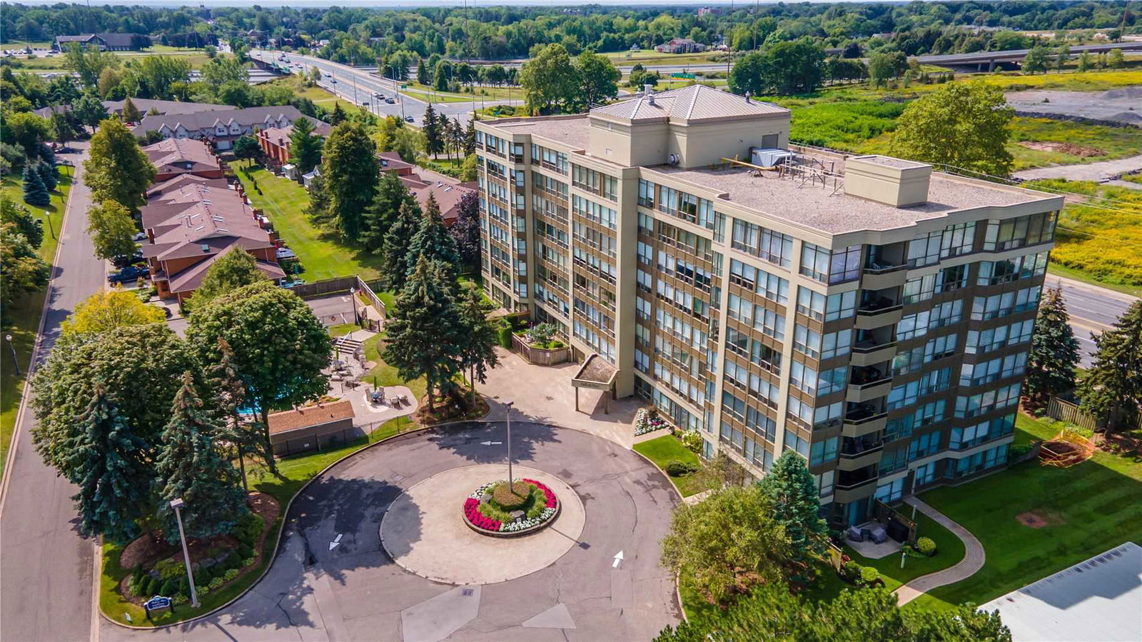 Dufferin Place, Niagara Falls, Toronto