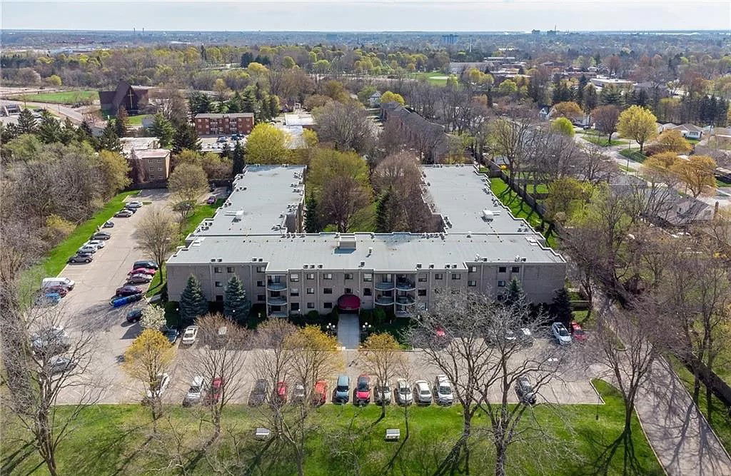 The Courtyard, Niagara Falls, Toronto