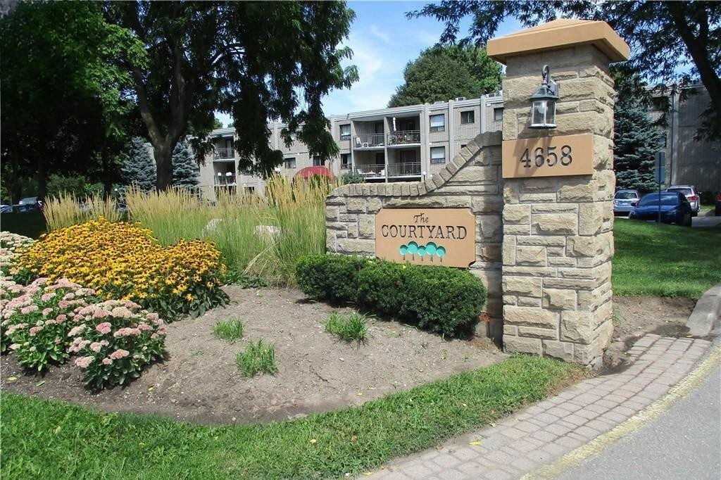 The Courtyard, Niagara Falls, Toronto