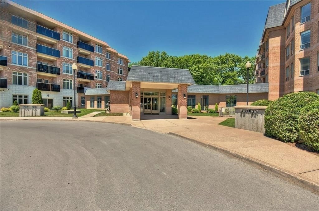 Entrance — Mansions of Forest Glen, Niagara Falls, Toronto