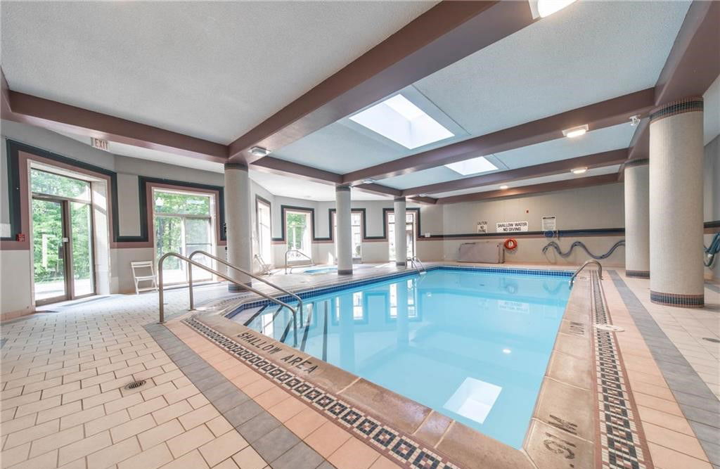 Pool — Mansions of Forest Glen, Niagara Falls, Toronto