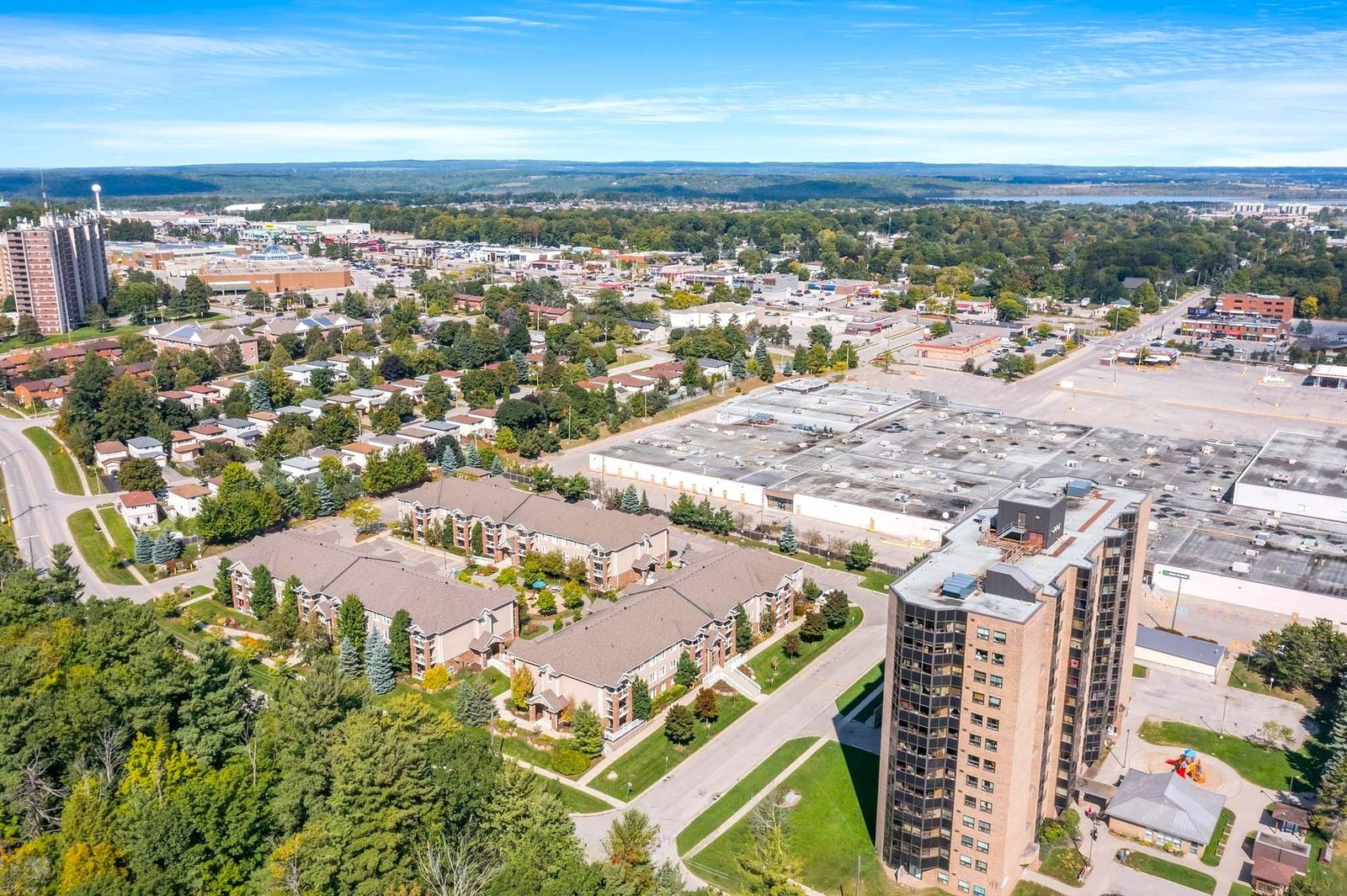 Skyline — Sunnidale Vistas, Barrie, Toronto