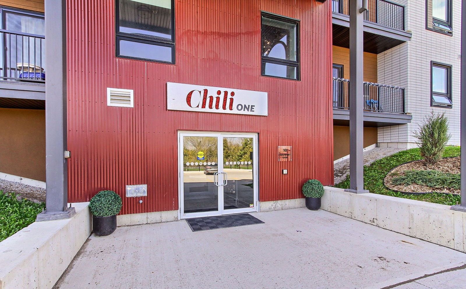 Entrance — Bistro 6 Condos Chilli One, Barrie, Toronto