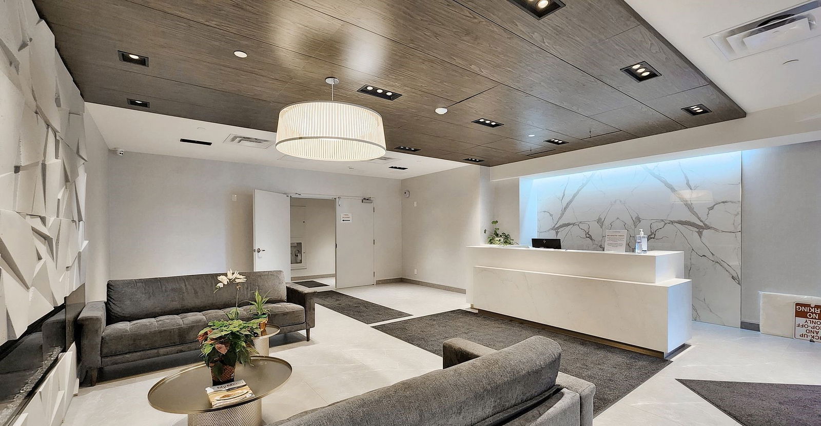 Lobby — Lakevu Condos, Barrie, Toronto