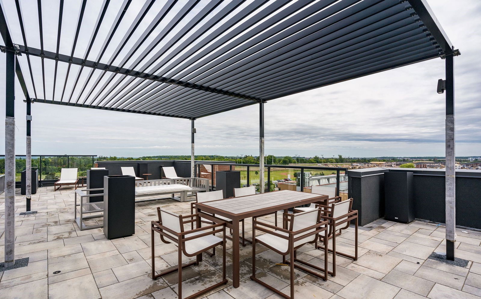 Rooftop Deck — South District Condominium, Barrie, Toronto