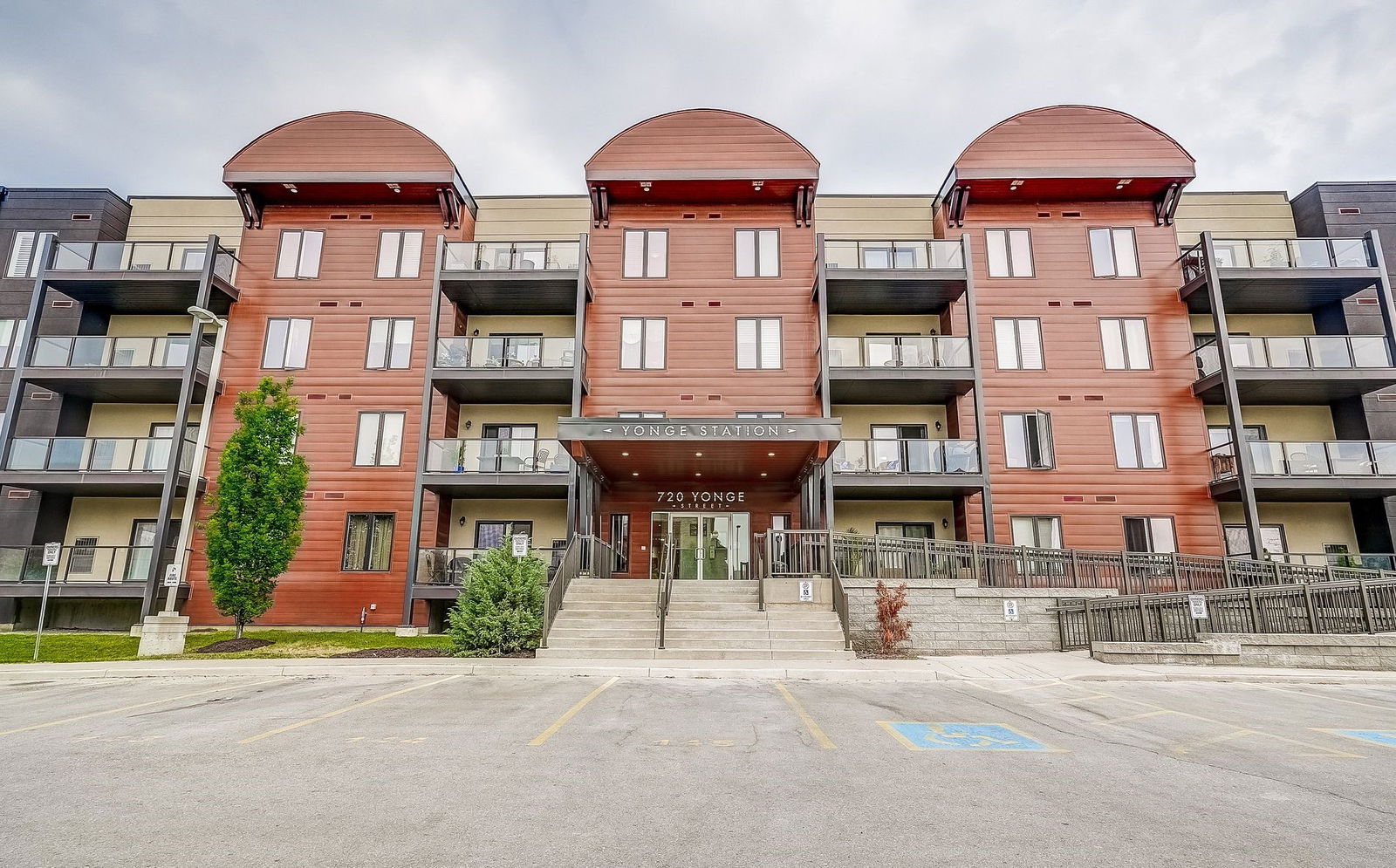 Yonge Station Condos, Barrie, Toronto