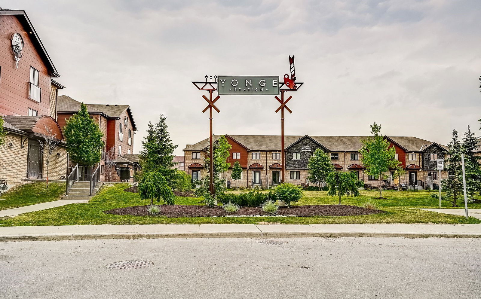 Yonge Station Condos, Barrie, Toronto