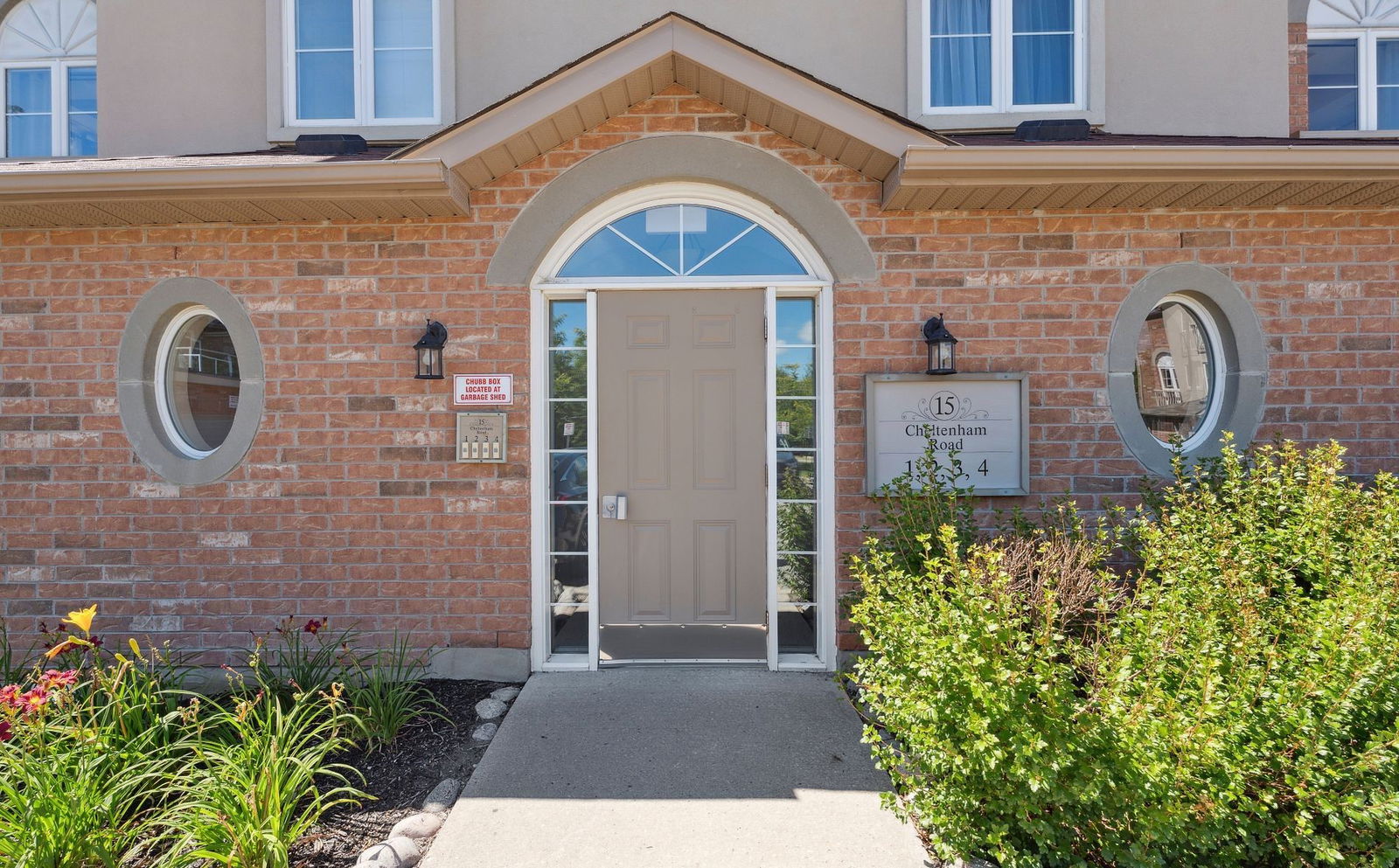 Entrance — 15 Cheltenham Road, Barrie, Toronto