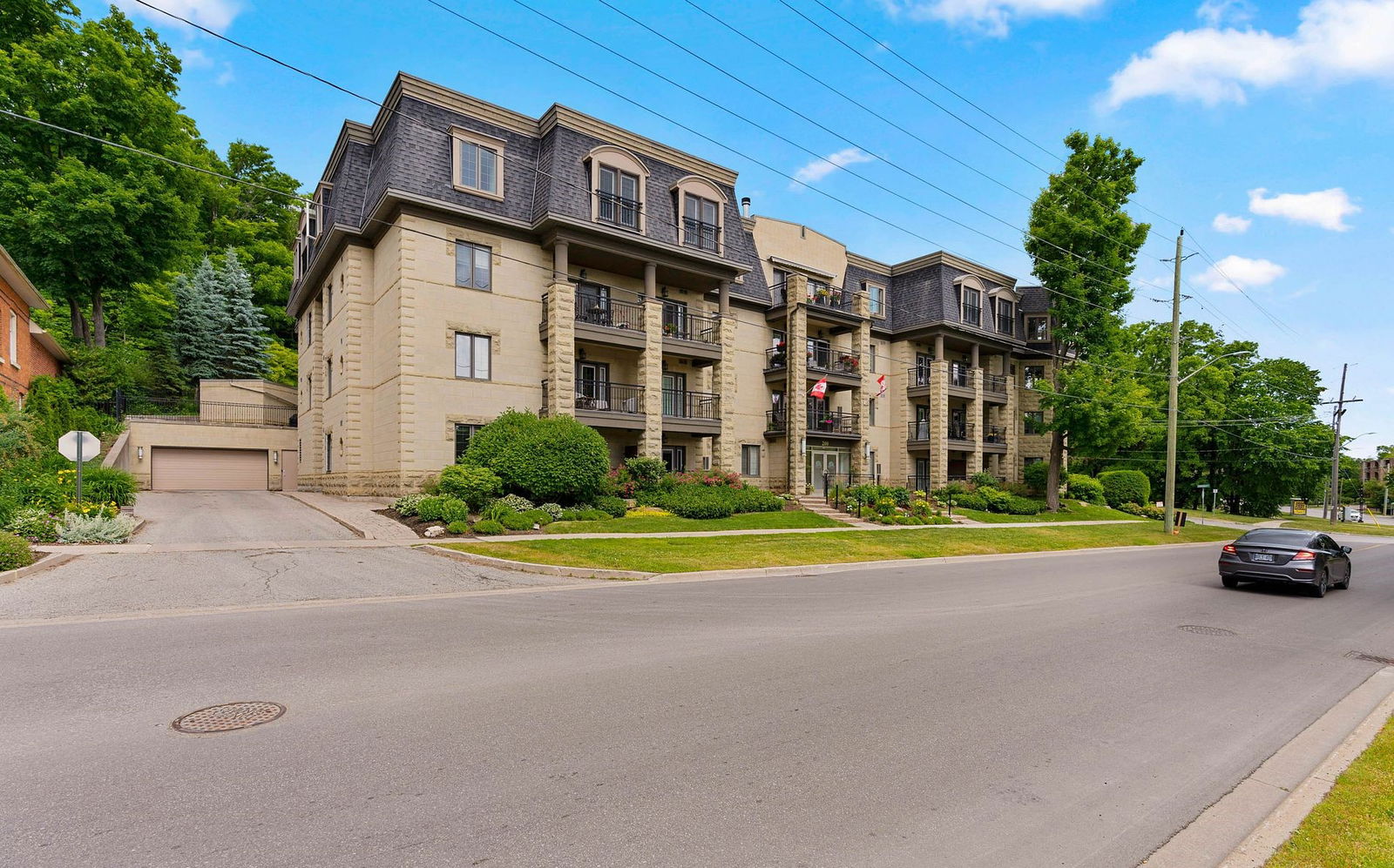 Roxborough Condos, Barrie, Toronto