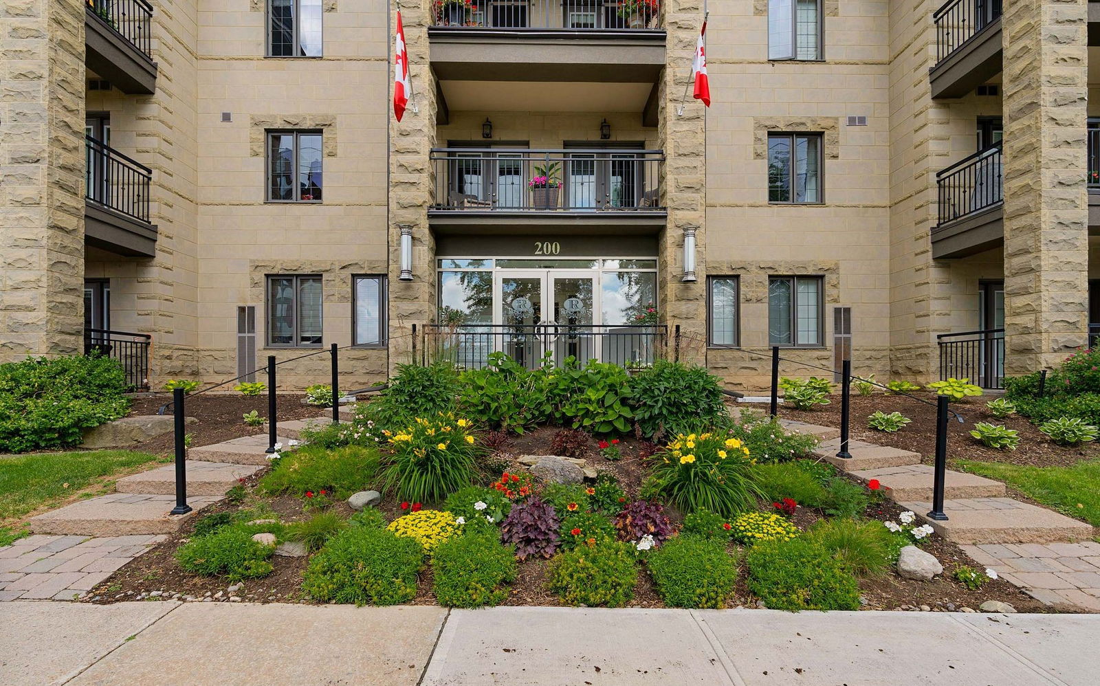 Entrance — Roxborough Condos, Barrie, Toronto