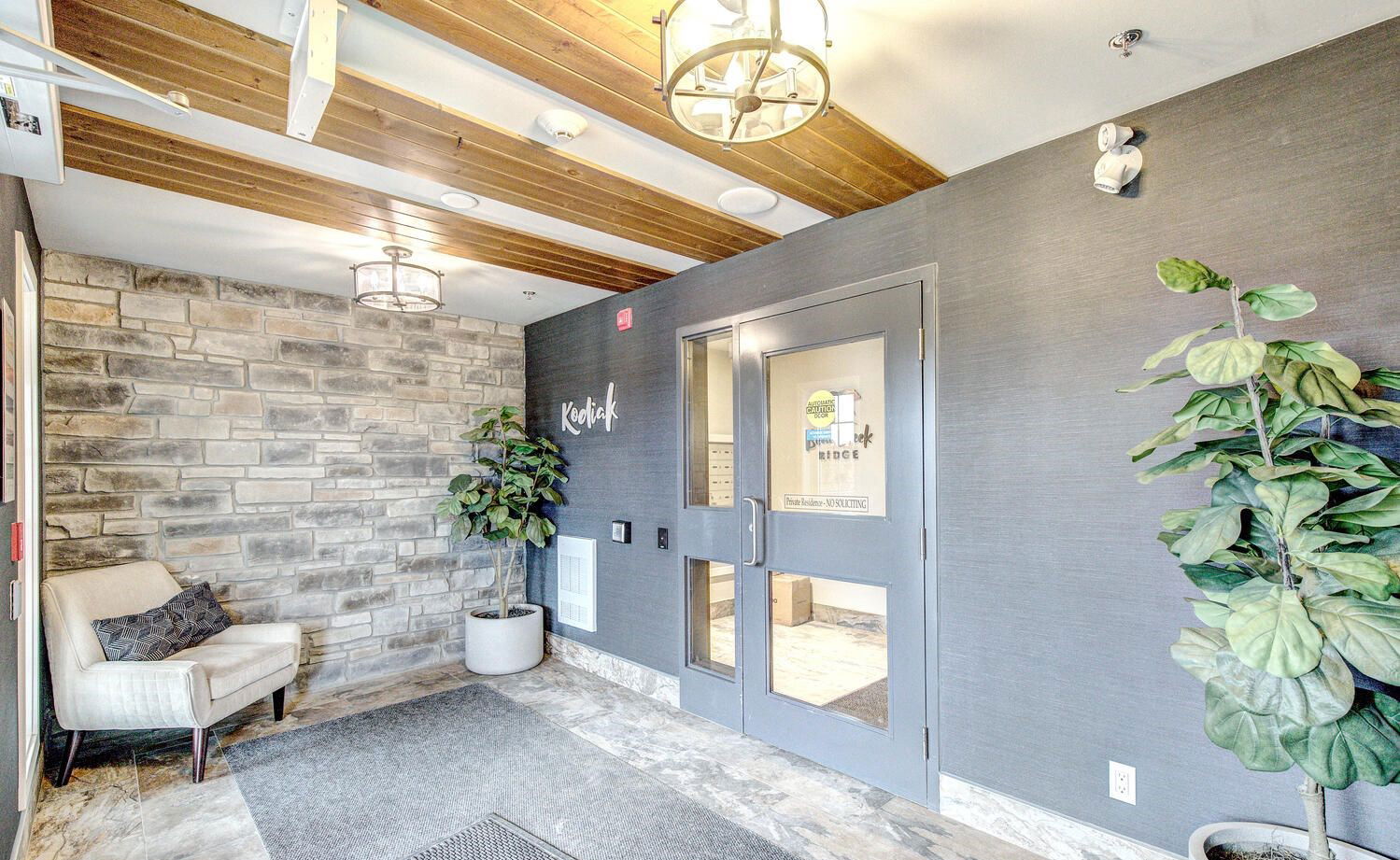 Lobby — Bear Creek Ridge - Kodiak, Barrie, Toronto