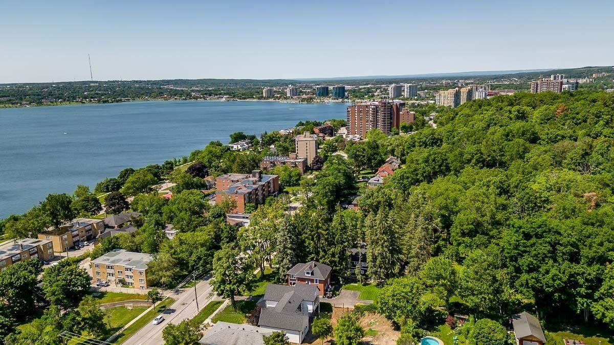 Skyline — The Brownstones of St. Vincent, Barrie, Toronto