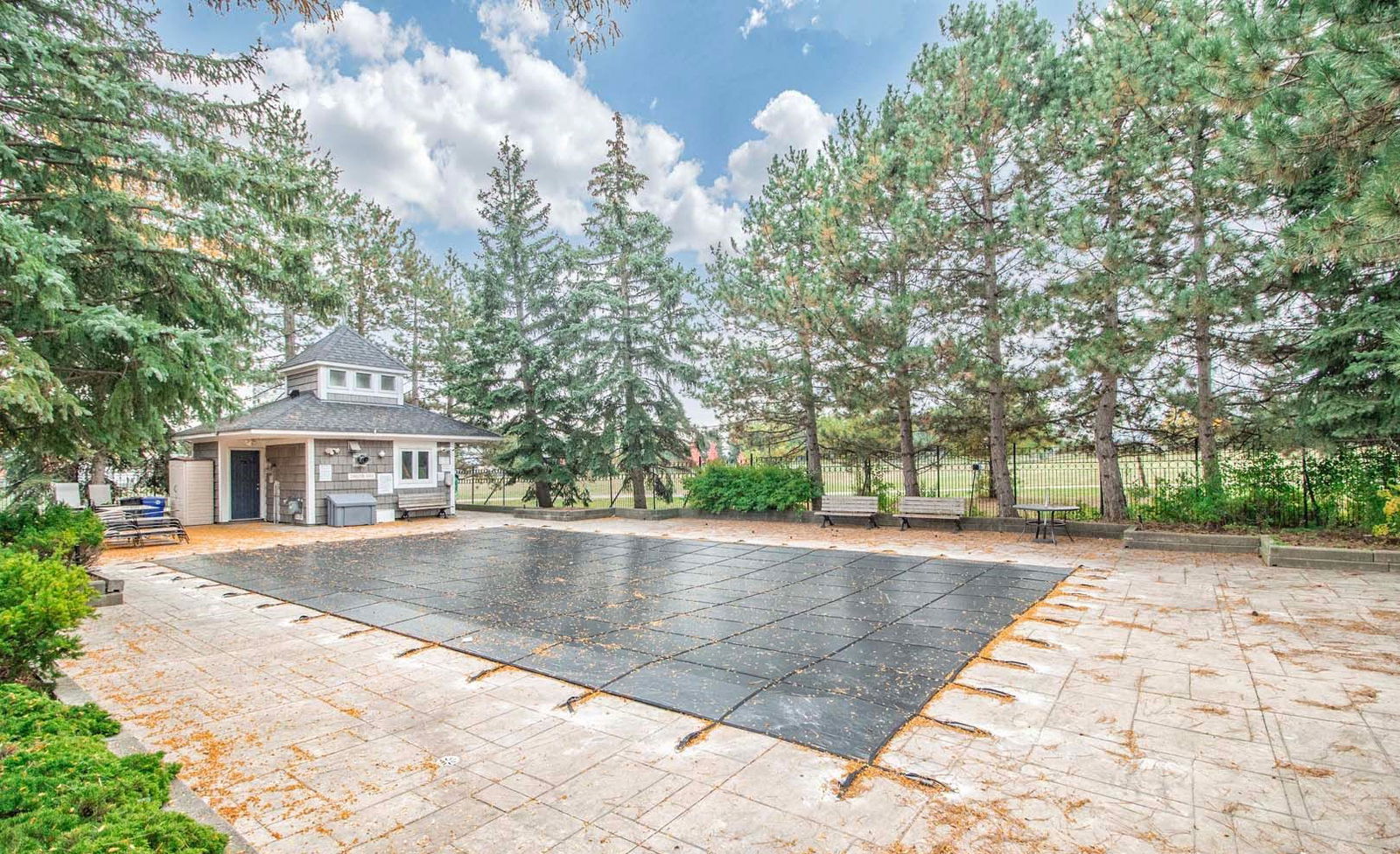 Pool — 49 Heathcliffe Square, Brampton, Toronto