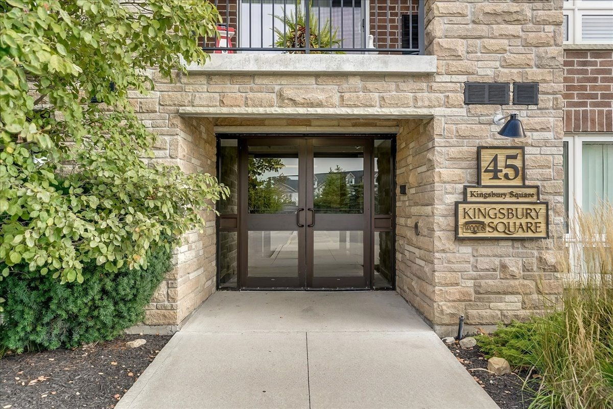 Entrance — Kingsbury Square I, Guelph, Toronto