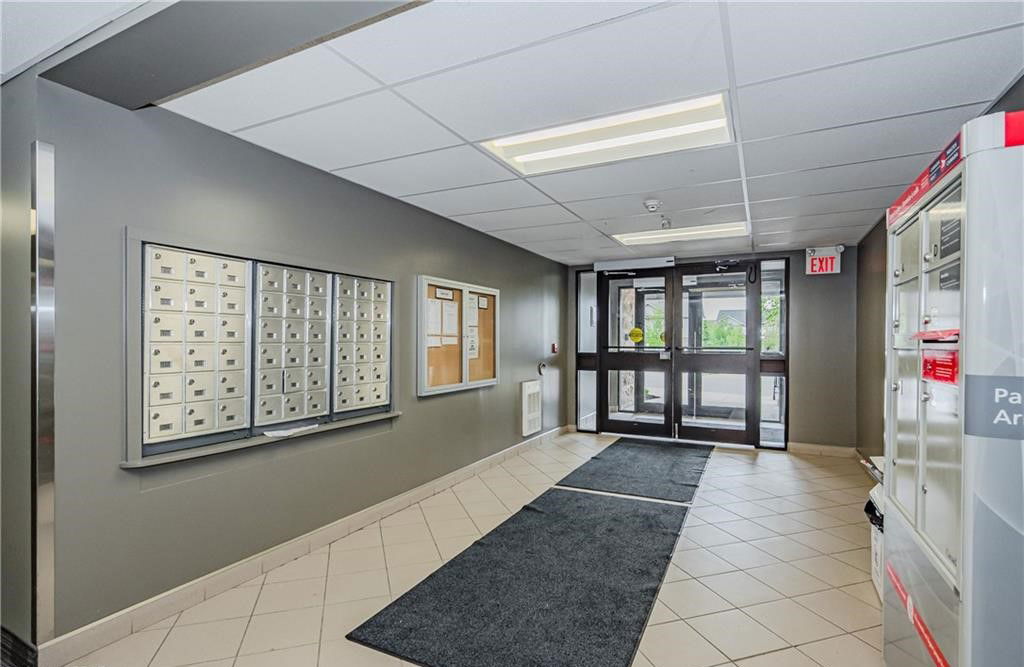 Lobby — Kingsbury Square II, Guelph, Toronto