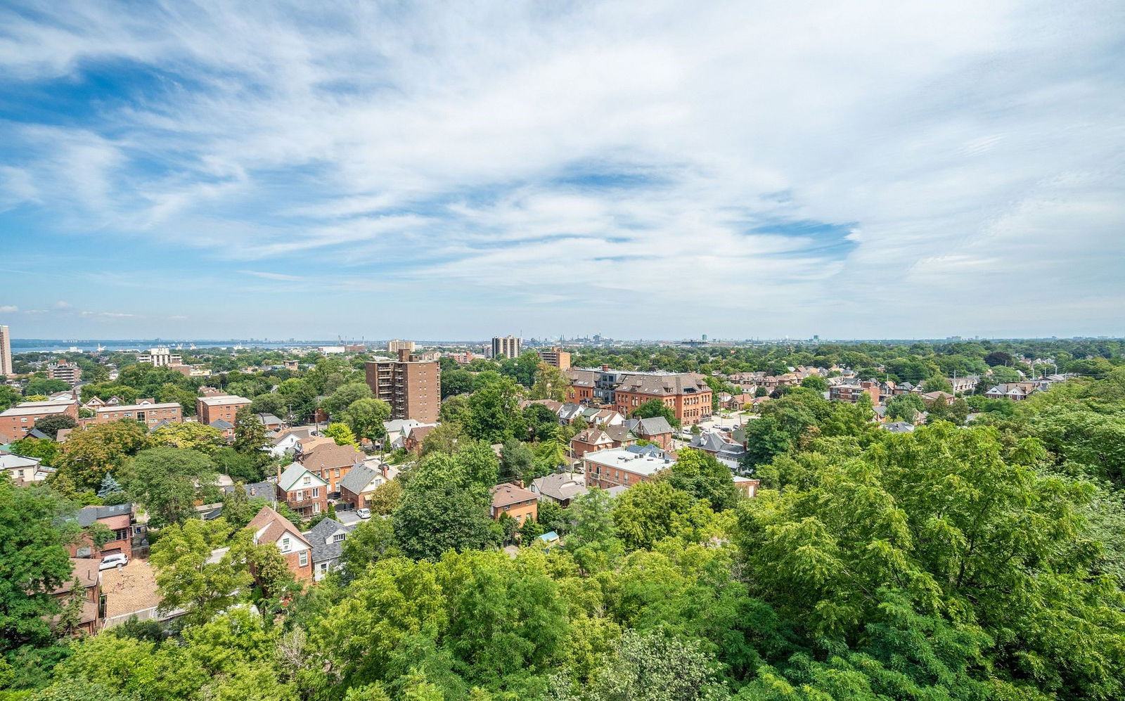 Skyline — Vista Condos on Charlton, Hamilton, Toronto