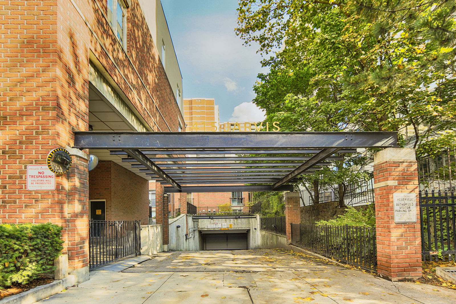 Parking — The Central Townhouses, Downtown, Toronto