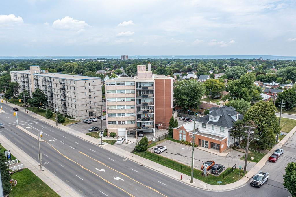 Mohawk Gardens, Hamilton, Toronto