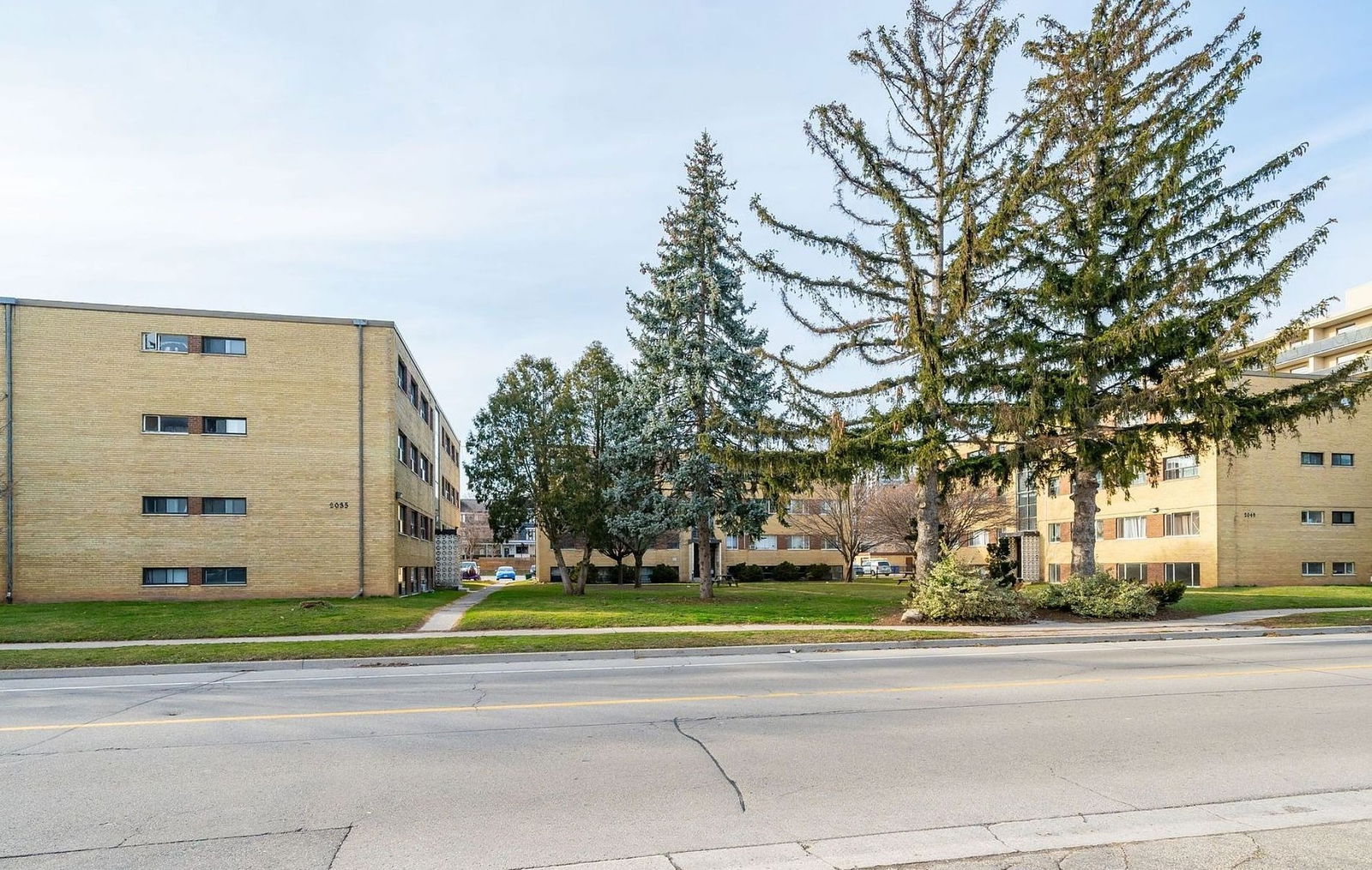 Robinson Court Apartments, Burlington, Toronto