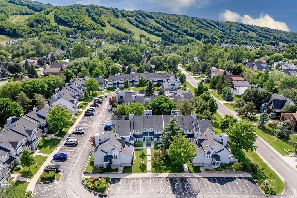Skyline — Heritage Corners, The Blue Mountains, Toronto
