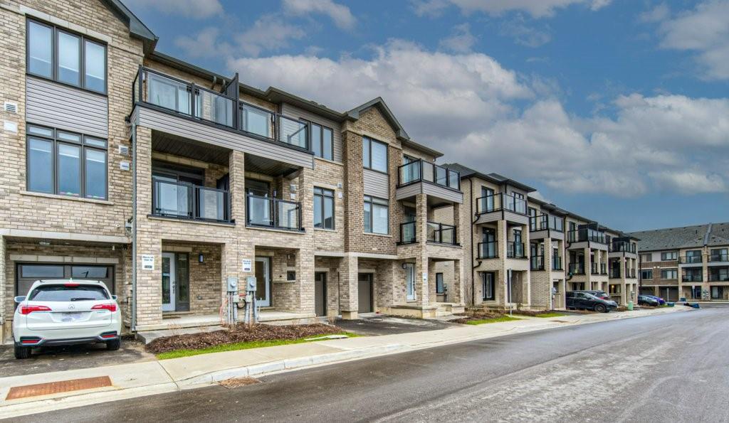 Cachet ParQ Towns, Brantford, Toronto