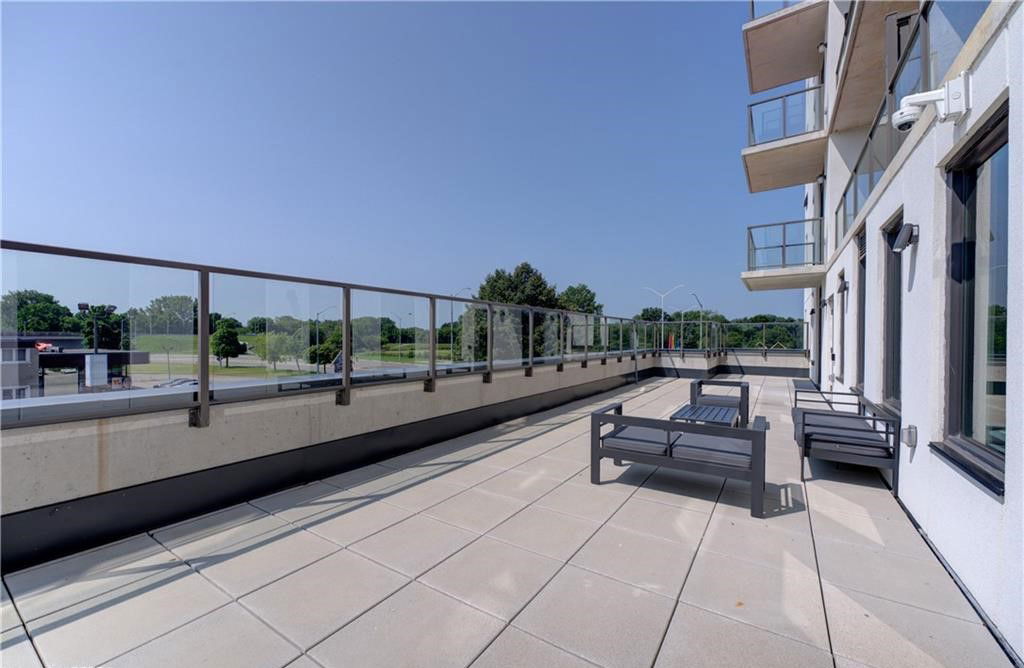 Rooftop Deck — Grand Bell Phase I, Brantford, Toronto