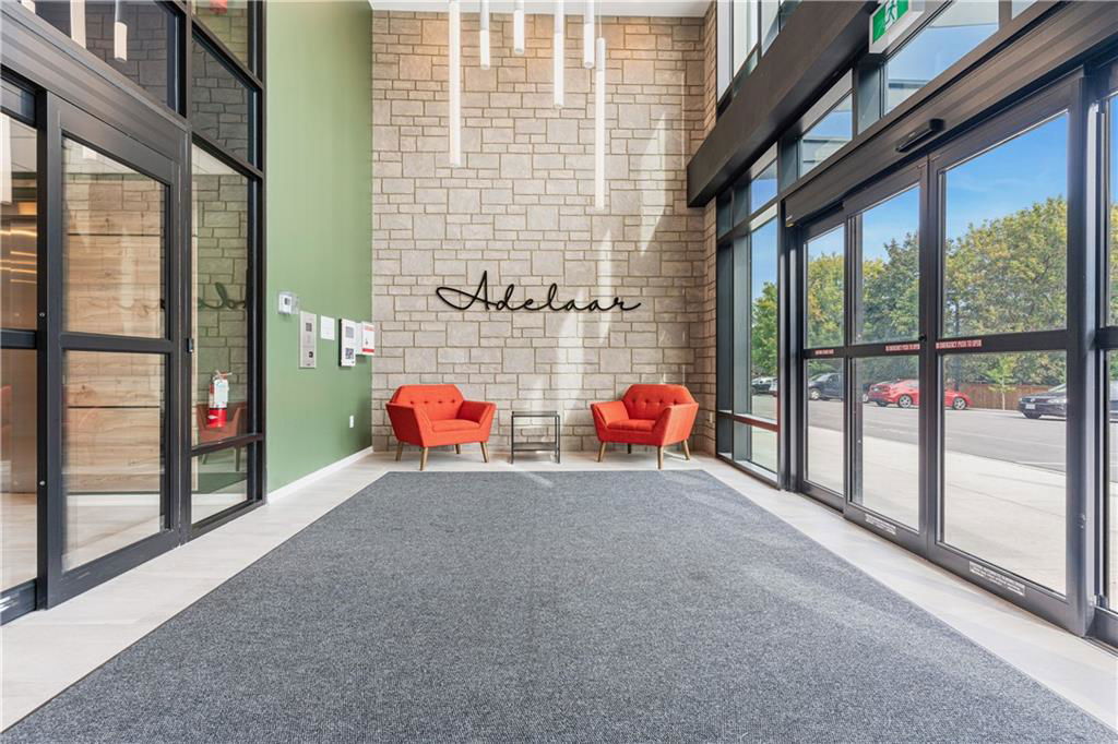 Lobby — Adelaar, Lincoln, Toronto