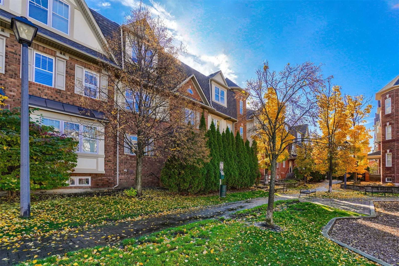 734 Neighbourhood Circle, Mississauga, Toronto