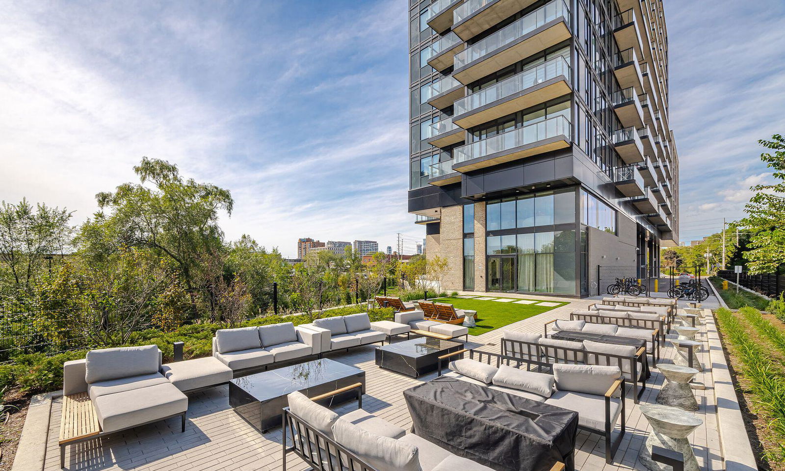 Patio — Artform Condos, Mississauga, Toronto