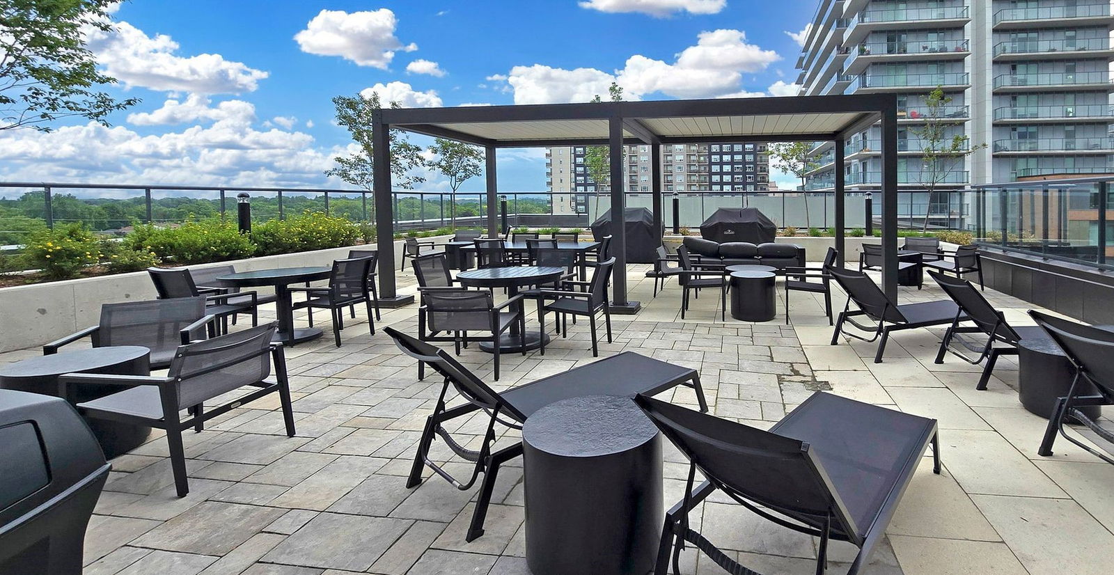 Rooftop Deck — The Davis Condos II, Newmarket, Toronto