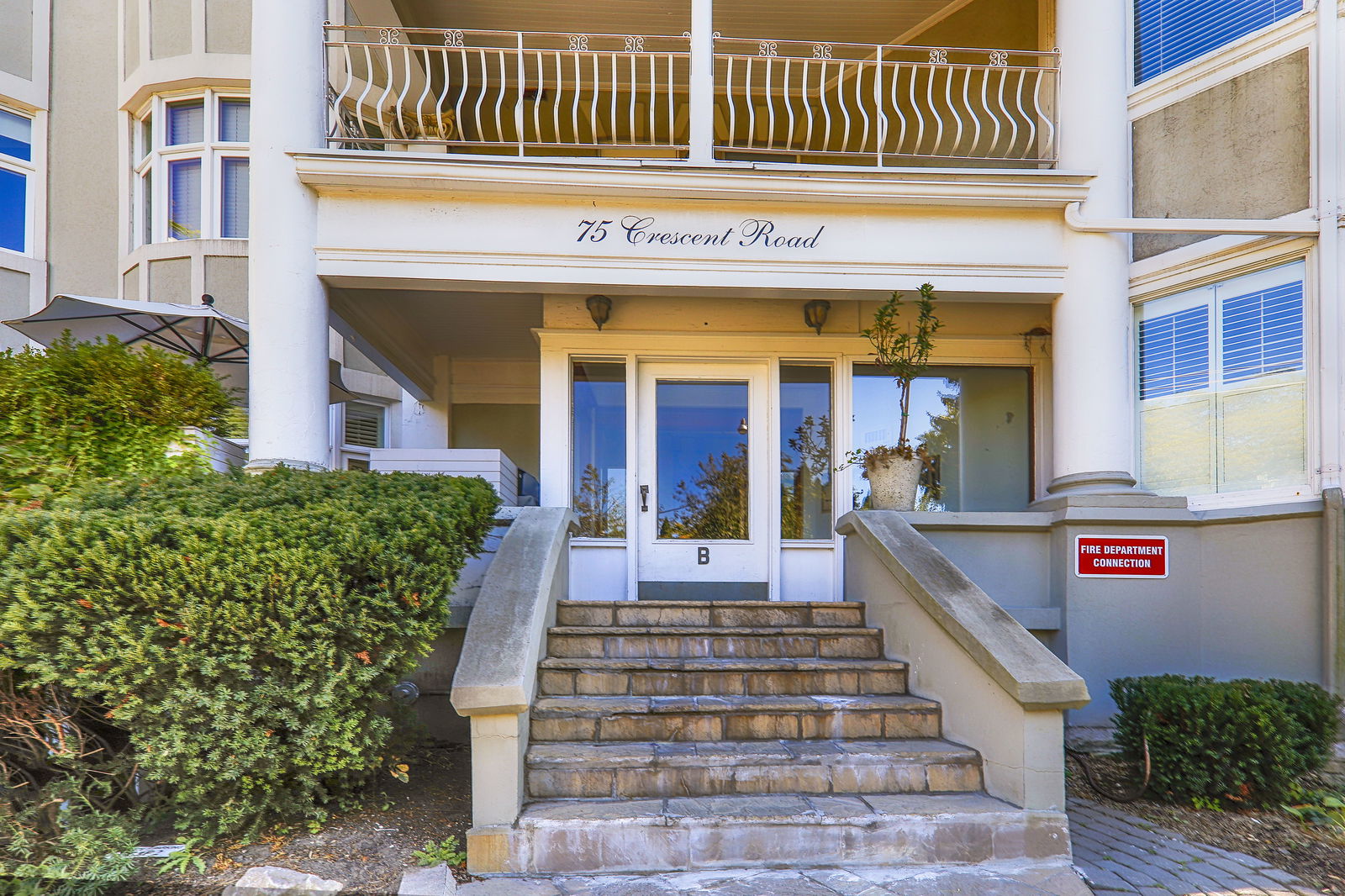 Entrance — Castlemere Apartments, Midtown, Toronto