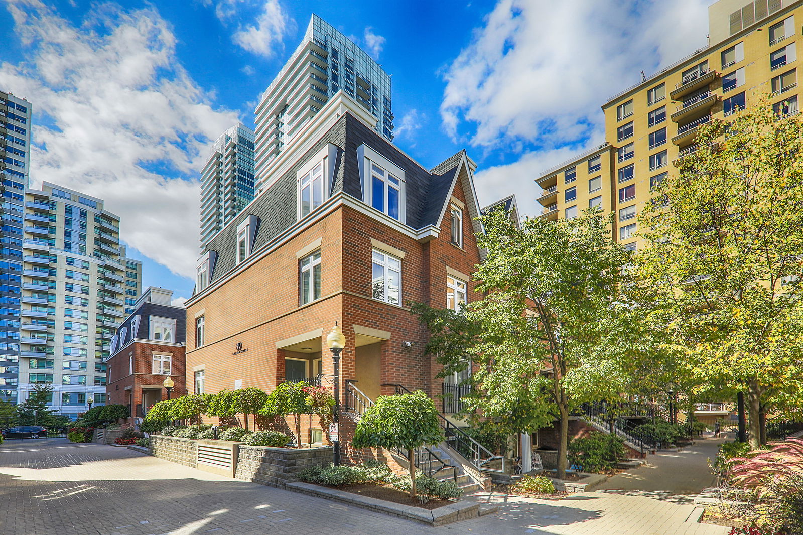 Exterior — Redpath Townhomes, Midtown, Toronto