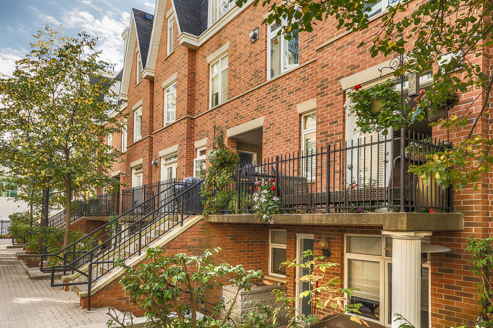 Exterior — Redpath Townhomes, Midtown, Toronto