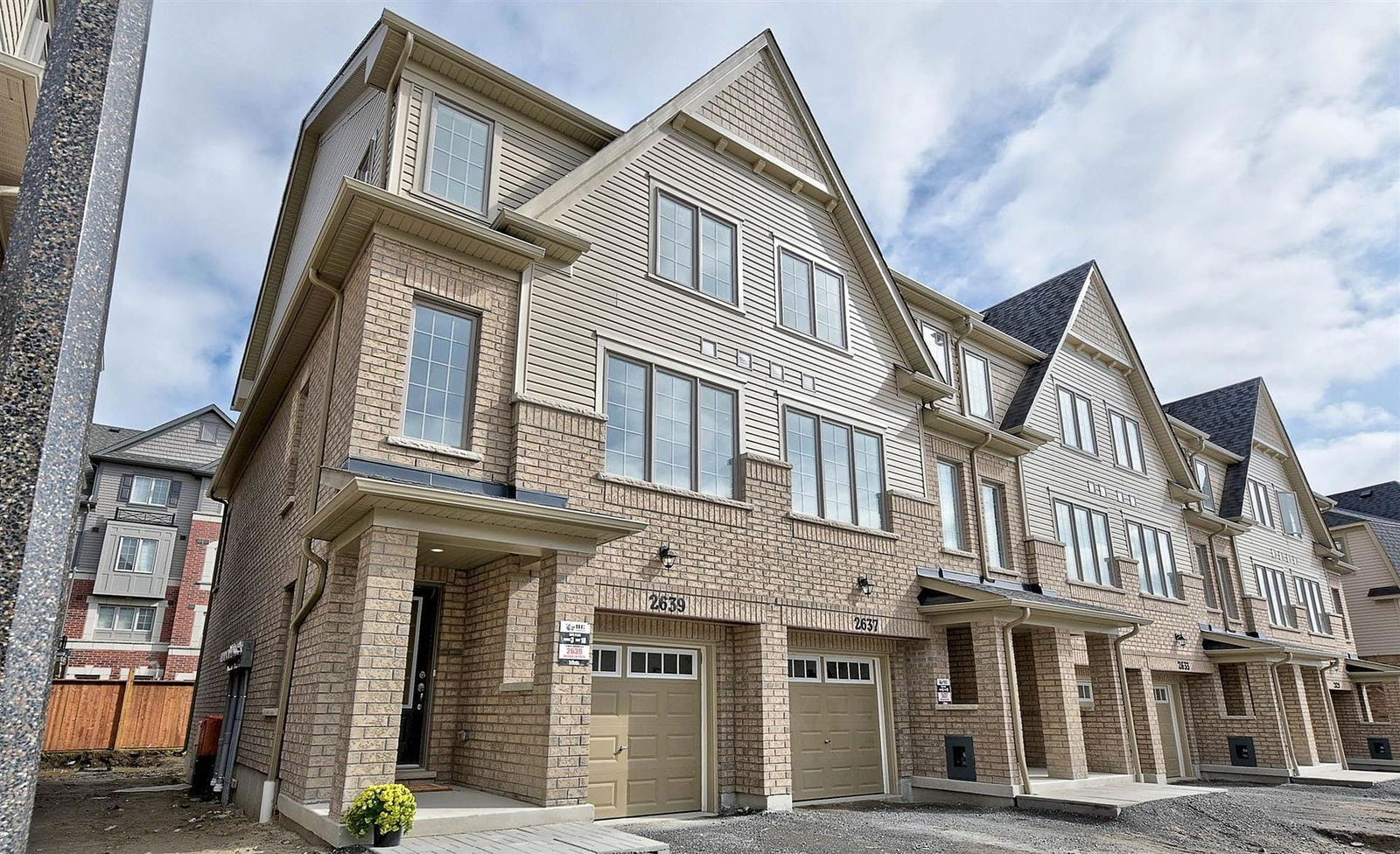 2639 Magdalen Path, Oshawa, Toronto