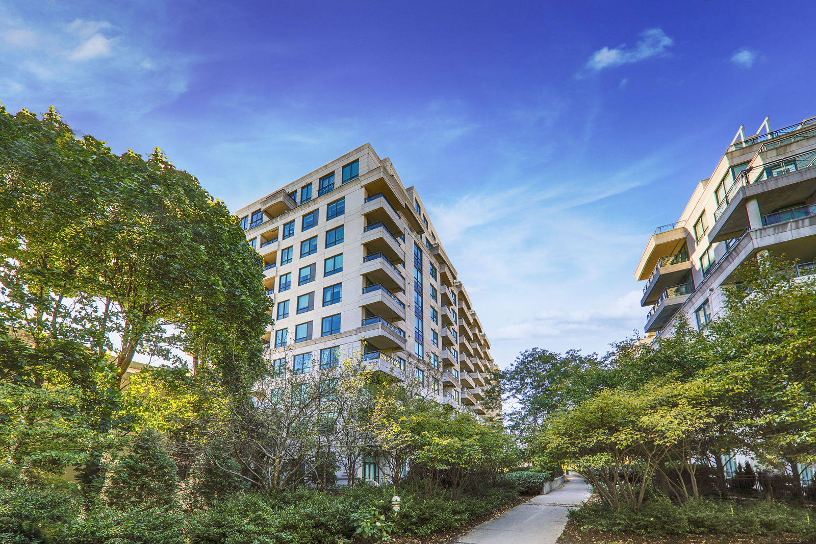 Exterior — Thornwood II Condos, Midtown, Toronto