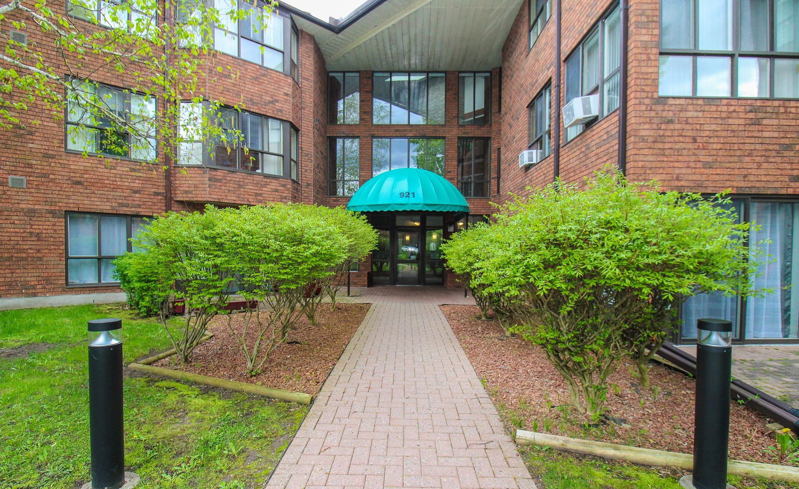 Entrance — Auburn Village Gardens, Peterborough, Toronto