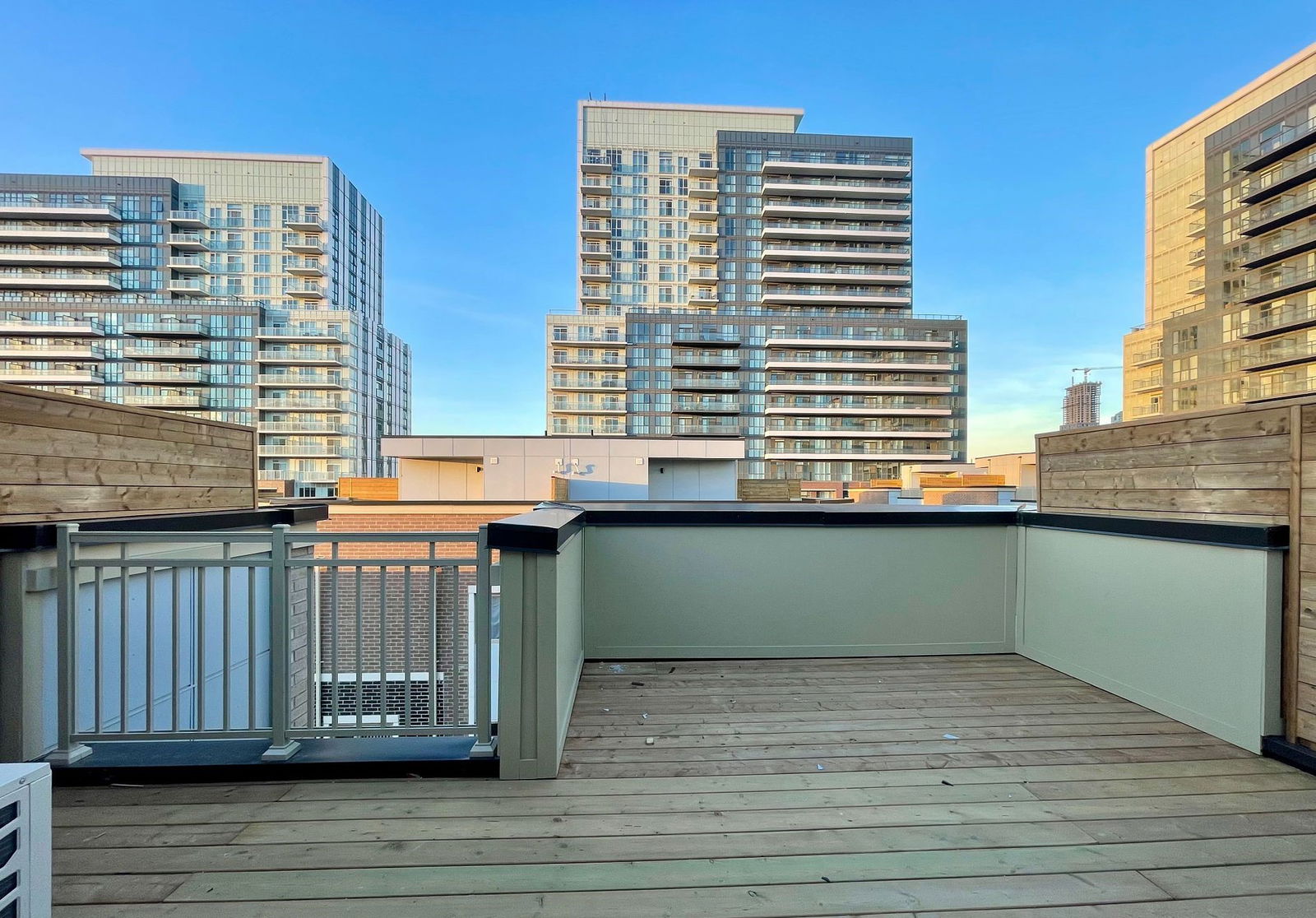 Rooftop Deck — Mobilio Towns, Vaughan, Toronto