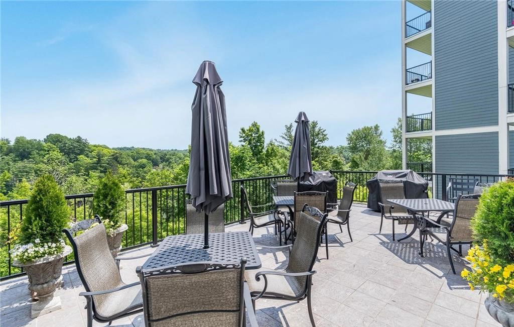 Rooftop Deck — Legends at the Falls, Bracebridge, Toronto