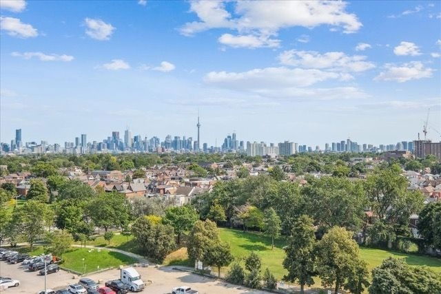 Skyline — Galleria 02, West End, Toronto