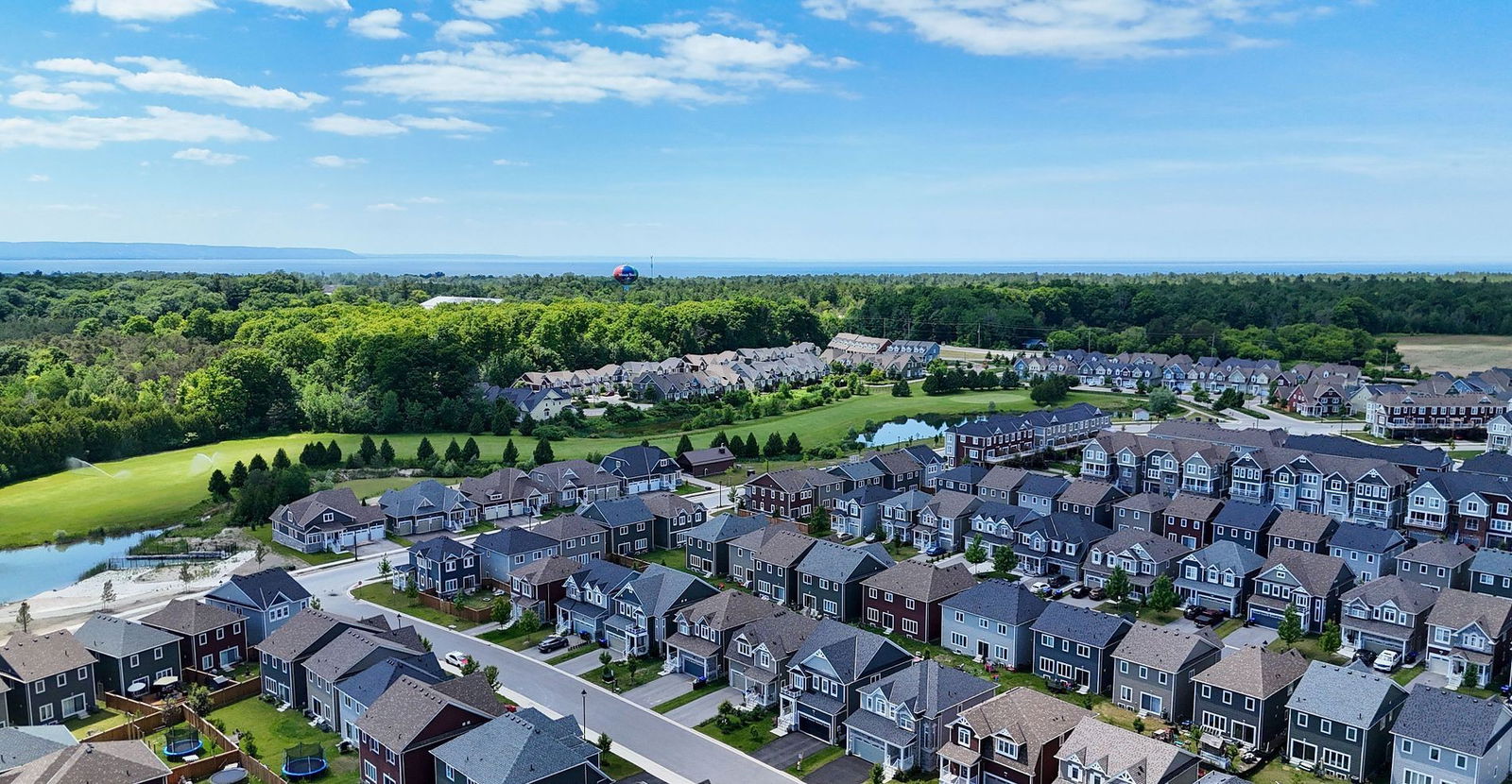 26 Bobolink Dr — 26 Bobolink Drive Condos for Sale & Rent