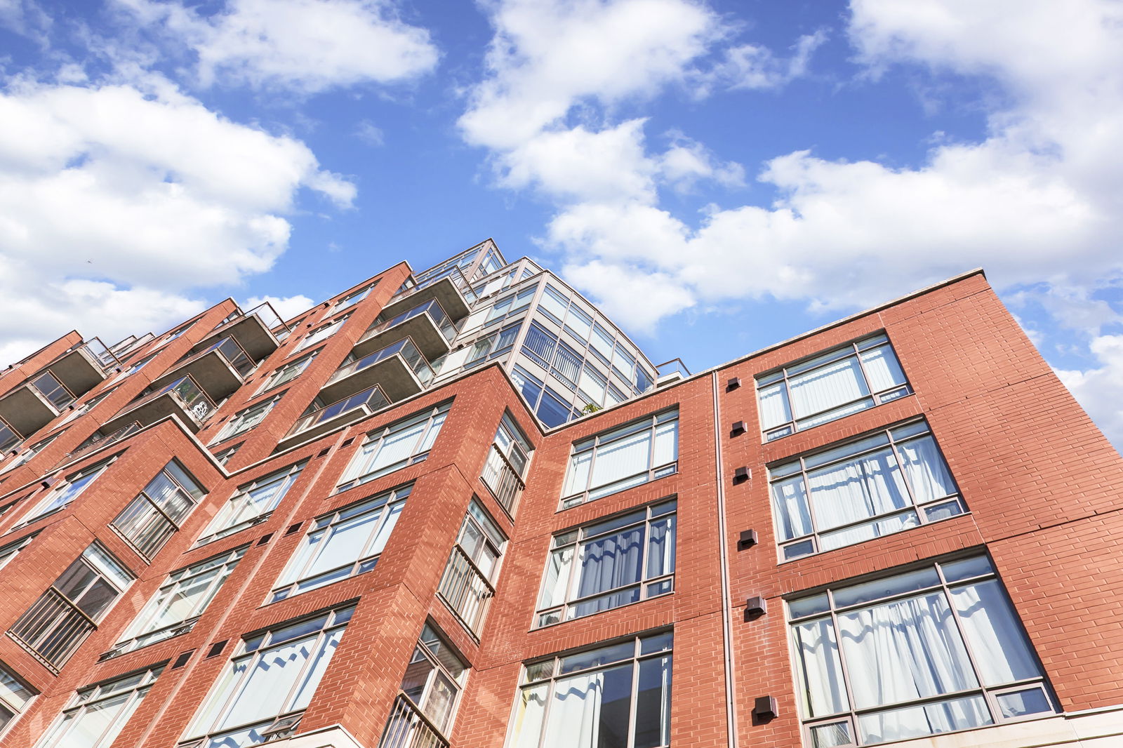 Exterior Sky — 500 Queens Quay West, Downtown, Toronto