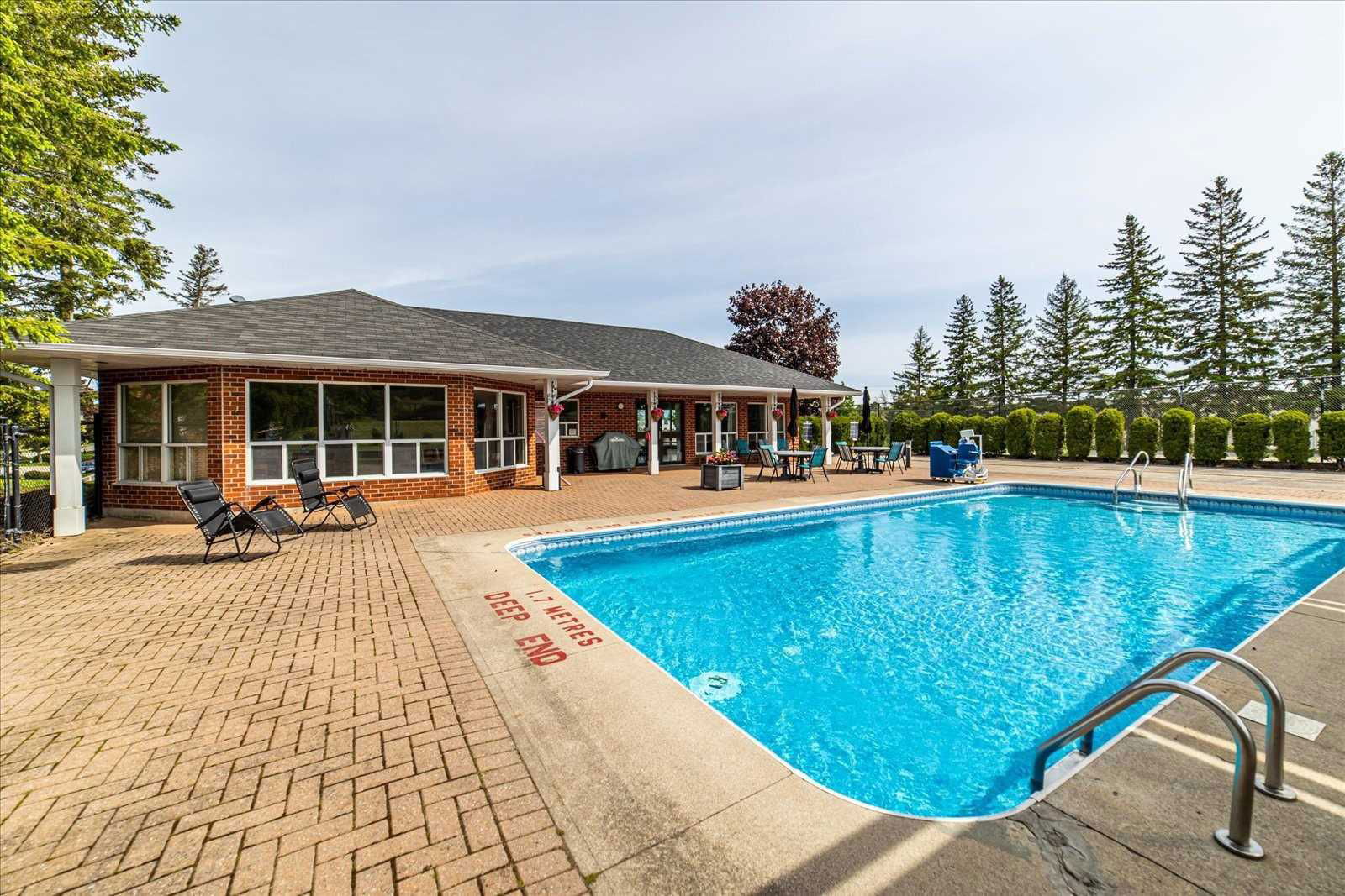 Pool — Heritage Gardens, Kawartha Lakes, Toronto