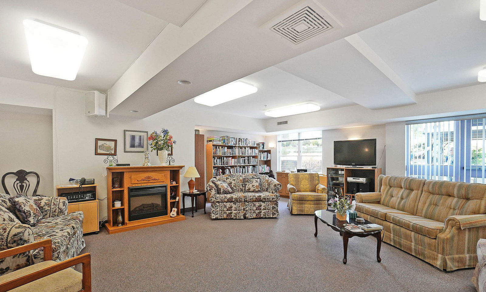 Lounge — Guy Mills Court, Kawartha Lakes, Toronto