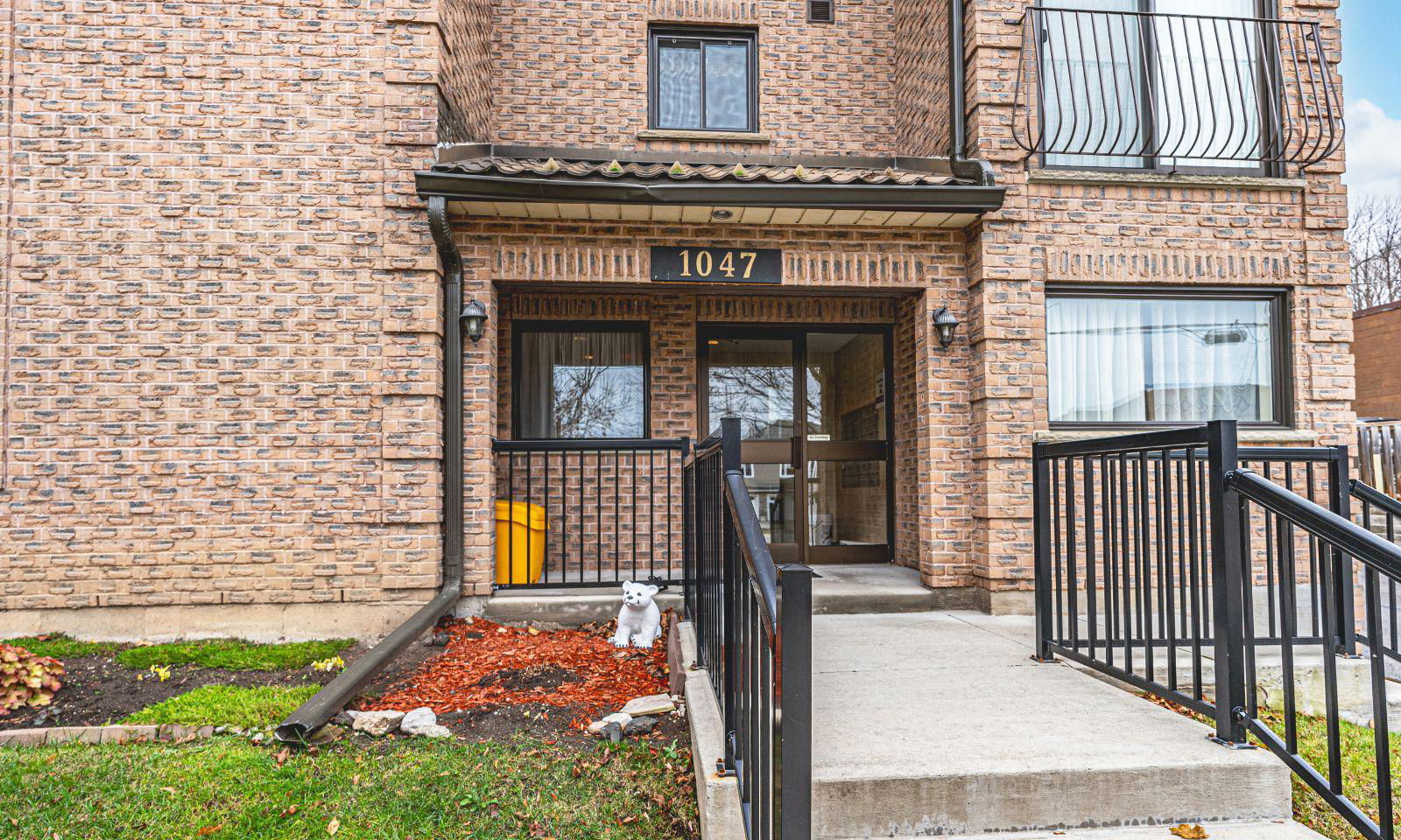 Entrance — 1047 Mississaga Street, Orillia, Toronto